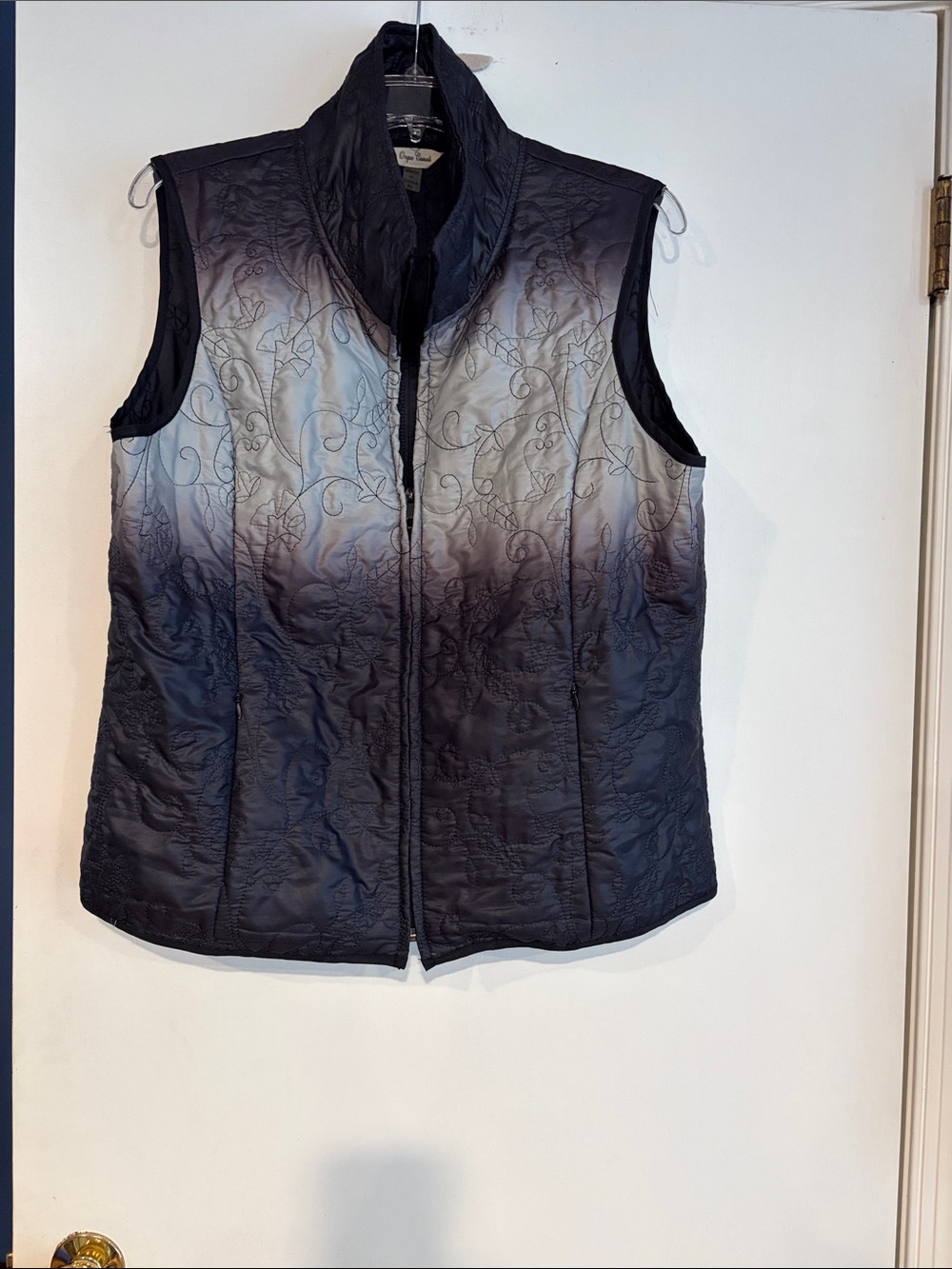 Onque Casuals Quilted Ombre Vest in Black and Gray
